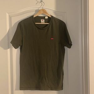 Levi's original small batwing logo t-shirt in olive green